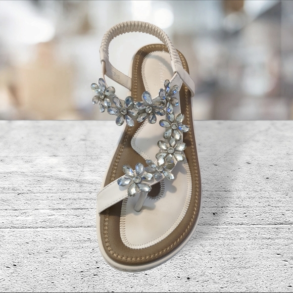 Haute edition slip on sandals size 9 - Picture 12 of 13